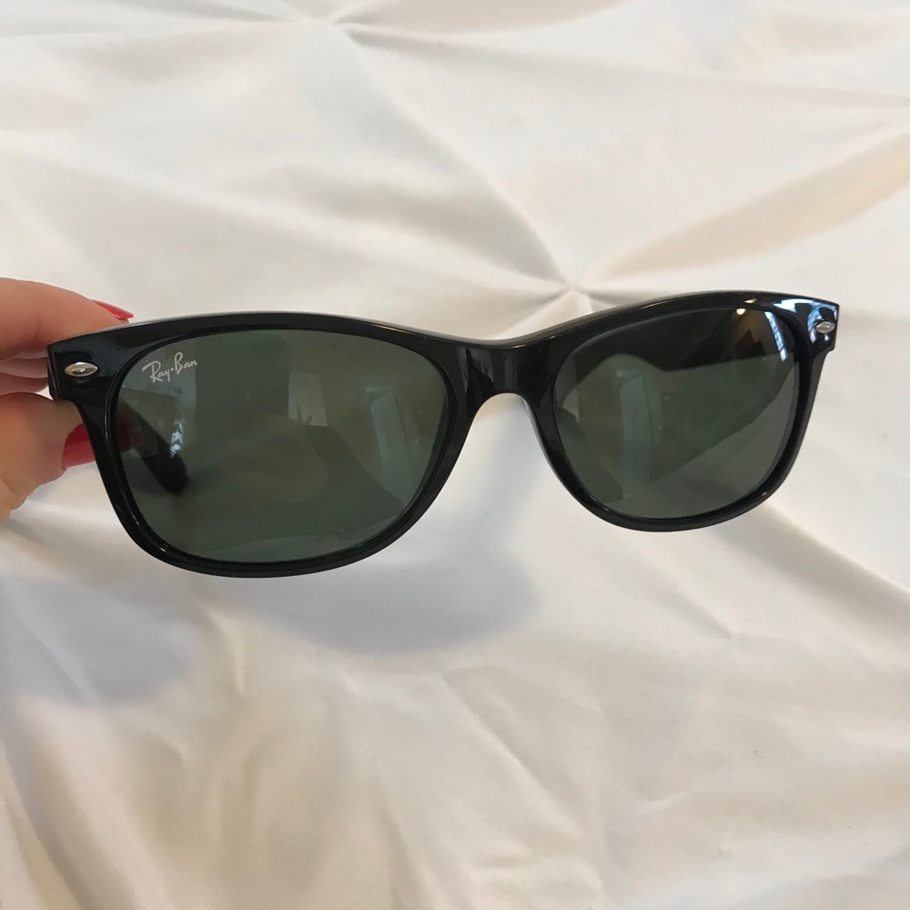 Women’s Wayfarer RayBan Sunglasses
